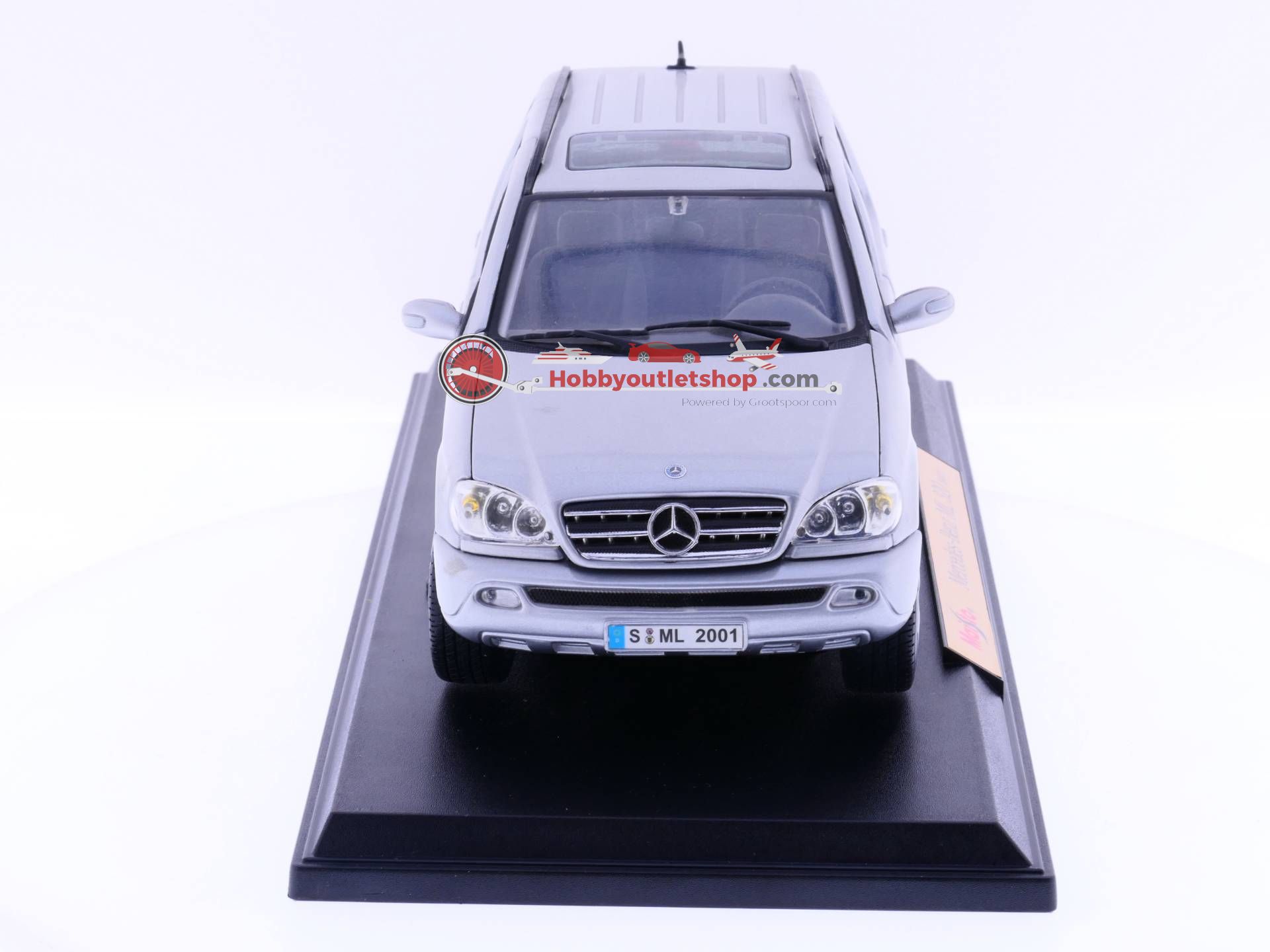 1:18 Maisto 1997 Mercedes Benz ML 320 Silver