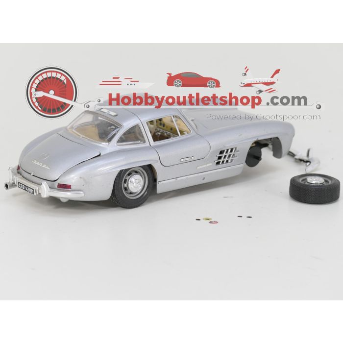 Schaal 1:18 Maisto 12047s en 31801 Mercedes-Benz set 300 SL Güllwing en 500 SL #9379 - sku: 20260520092448 - Gebruikt - Redelijke staat - Afbeelding 5