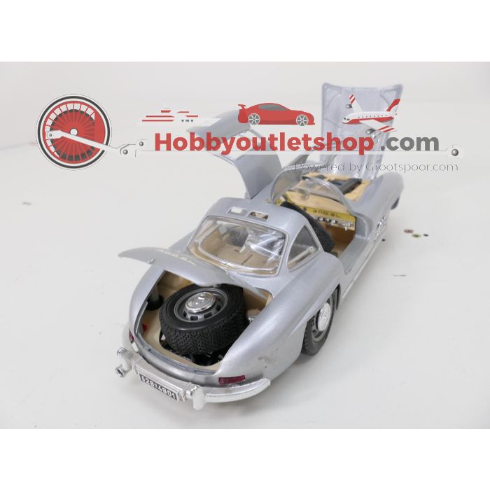 Schaal 1:18 Maisto 12047s en 31801 Mercedes-Benz set 300 SL Güllwing en 500 SL #9379 - sku: 20260520092448 - Gebruikt - Redelijke staat - Afbeelding 13