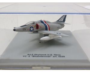 Schaal 1:100 Dambusters A4 E Skyhawk U.S. Navy VC-2 ''Bicentennial'' Art. Nr. 5229 #88