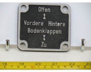 EisenbahnSchild Vordere Hintere Bodenklappen Offen / Zu