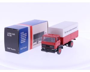 Schaal 1:50 Lion Car Nr.43 DAF 2300 Vrachtauto met gesloten laadbak. #7011