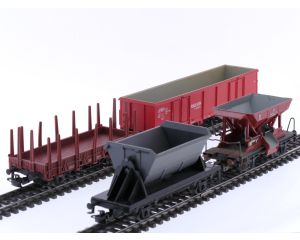 Schaal H0 Märklin 4610, 4459, een Eanos en een kiepwagen uit startset 78080 van de DB #6813