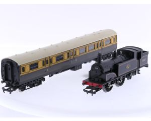 Schaal 00 Tri-ang R.754 en R.27 stoomlocomotief 0-4-4 M7 Class met personenrijtuig 1e/3e kl. van de BR #7635