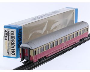 Schaal H0 Märklin 4224 personenrijtuig1e kl. van de DB #7665