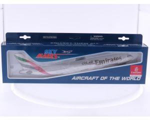 Schaal 1:200 Skymarks SKR825 Airbus 330-200 Emirates Reg. A6-EKX #7847
