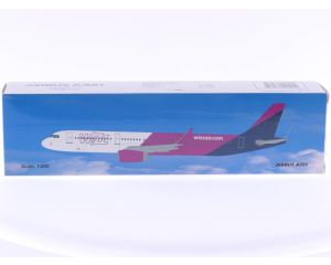 Schaal 1:200 PPC Holland 221010 en 223052 vliegtuigen set Hongarije Airbus A321 Wizz Air Reg. N/A en Boeing 767-300R Malev Reg. HA-LHC #8036