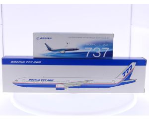 Schaal 1:200 set van 2 Boeing 737-900 Reg. N/A en Boeing 777-300 Reg. N/A The Boeing Company #8051