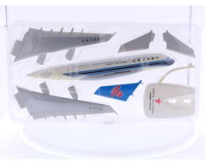Schaal 1:250 Herpa 610193 Airbus A380-800 China Southern Airlines Reg. B-6136 #8289