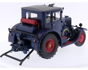 Schaal 1:18 Schuco 00120 Lanz Eilbulldog met gesloten cabine #8389