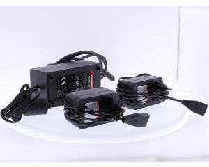 Schaal 1:24 Carrera set van 3 transformators/voedingen STAD-HKYF-002F en STAD-HKYS-002A #8823