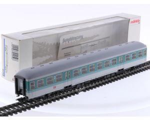 Schaal H0 Märklin 4259 personenrijtuig 2e kl. Nahverkehrswagen City-Bahn Bn 434 van de DB #8969