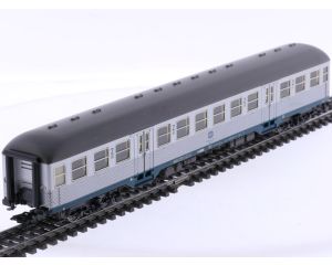 Schaal H0 Märklin 4256 peronenrijtuig 2e kl. 'Silberling' Bnrb 725 van de DB #8972
