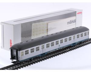 Schaal H0 Märklin 4256 peronenrijtuig 2e kl. 'Silberling' Bnrb 725 van de DB #8972