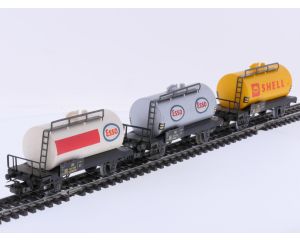 Schaal H0 Märklin 4501, 4501 en 4502 set van 3 ketelwagen Esso en Shell van de DB #9170
