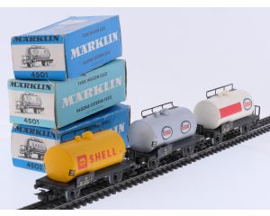 Schaal H0 Märklin 4501, 4501 en 4502 set van 3 ketelwagen Esso en Shell van de DB #9170