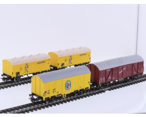 Schaal H0 Märklin 4414, 4509 en 4637 set van 4 gesloten goederenwagen "Bananen" van de DB #9172