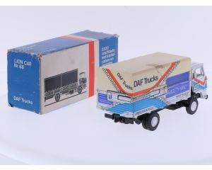 Schaal 1:50 Lion Car No. 68 DAF vrachtauto met kantel-cabine en gesloten laadbak Mighty mac sportswear #9218