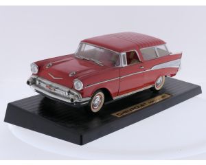 Schaal 1:18 Road Tough 92088 Chevrolet Nomad 1957 #9233