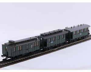 Schaal H0 Fleischmann 5051, 5052 en 5057 set van 2 personenrijtuigen met een PwPost wagen van de DRG #9427