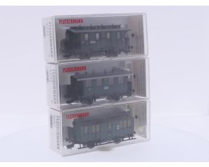 Schaal H0 Fleischmann 5051, 5052 en 5057 set van 2 personenrijtuigen met een PwPost wagen van de DRG #9427