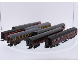 Schaal 00/H0 Jouef 454, Lima 9321, 305323, 5016 en Rivarossi 2933 set personen- en postrijtuigen 7-delig van de BR #9719