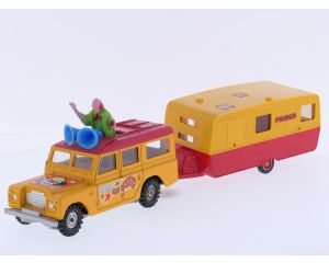 Schaal 1:43 Corgi en Solido Land Rover 109 WB met caravan #9882