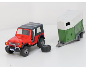 Schaal 1:16 Bruder 2028 en 2520 Jeep Wrangler Unlimited met groene paardentrailer #6654