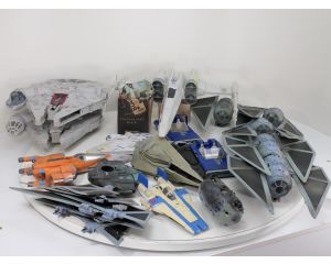 Grote set Starwars items. Diverse schalen. #9353