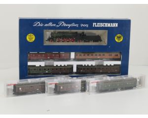 Schaal H0 Fleischmann NEW OLD STOCK COMPLETE SET 4885, 5852, 5853 en 5854 stoomlocomotief met personenrijtuigen van de KPEV / P.St.B #9437