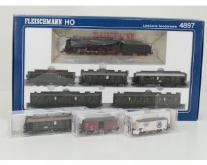 Schaal H0 Fleischmann NEW OLD STOCK COMPLETE SET 4897, 5875, 85 5865 k en 85 5866 k stoomlocomotief BR 39 met personenrijtuigen en goederenwagons van de DRG #9440