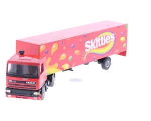 Schaal 1:50 Lion Cars No86 Daf 95 vrachtauto Skittles #4118