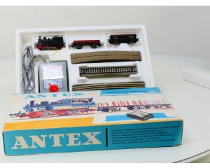 Schaal H0 Märklin 2910 Startset met een Märklin 3029 Tenderlocomotief, 2 Wagons, Rails en een transformator #2917