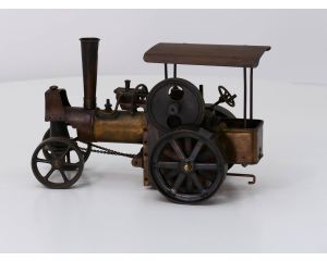 Wilesco Stoomwals, mechanisme draaien allemaal vrij. Cilinder beweegt vrij, werking van de ketel is onbekend. Lengte 31 cm. breedte 15 cm en hoogte 20 cm #3712