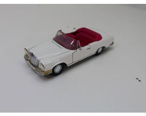 Schaal 1:18 Maisto Mercedes-Benz 280 SE Cabriolet #3148