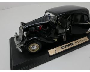 Schaal 1:18 Maisto Citroën 15CV 6 Cyl 1952 #3182