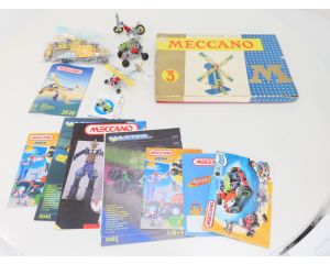 Meccano Bouwset Box n. 03 & 3920 & 4 kleine pakketjes zonder verpakking & assortiment Meccano handleidingen. #6145