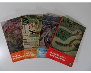 Vier delen uit de Elsevier pocketboek serie #4448