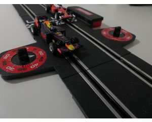 Schaal 1:43 Carrera GO!!! Max Verstappen tegen Sebastian Vettel #6002 