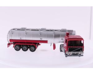 Schaal 1:50 Tekno Volvo F12 turbo met tankoplegger. #2821