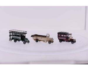 Schaal H0 Märklin 1885 set van drie oude autobussen #3537