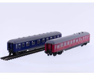 Schaal H0 Trix 3380 4-as rijtuig ''Touropa'' DB + 3383 4-as rijtuig ''DSG'' #2432