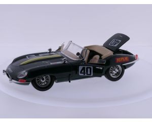 Schaal 1:18 Bburago Jaguar ''E'' 1961 #3264