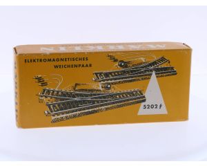 Schaal H0 Märklin 5202 Elektrische wissels rechts en links M-rails #4712