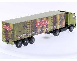Schaal 1:50 Lion-toys No. 36 Volvo FH12 trekker met trailer "Bertolli" #6937