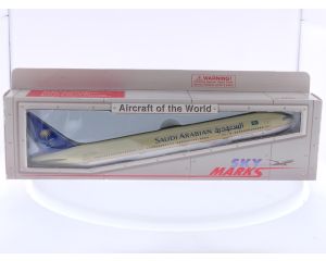Schaal 1:200 Skymarks SKR103 Boeing 777-200 Saudi Arabian Airlines Reg. HZ-AKH #7858