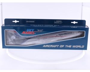 Schaal 1:200 Skymarks SKR270 Boeing 777-200ER Aeromexico W/Gear Reg. N745AM #7870