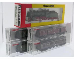 Schaal H0 Fleischmann NEW OLD STOCK COMPLETE SET 4800, 5800, 5801, 5802 en 5803 stoomlocomotief P8 met personenrijtuigen van de KPEV. #9433