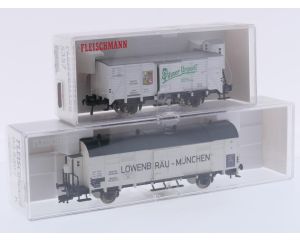 Schaal H0 Fleischmann 5357 en 83 5307 gesloten goederenwagens "bier' van de DRG #9674