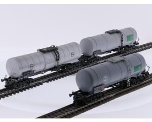 Schaal H0 Fleischmann/Märklin 5477, 4757 en 4758 set van 3 keelwagens Eva/BP van de DB #10122